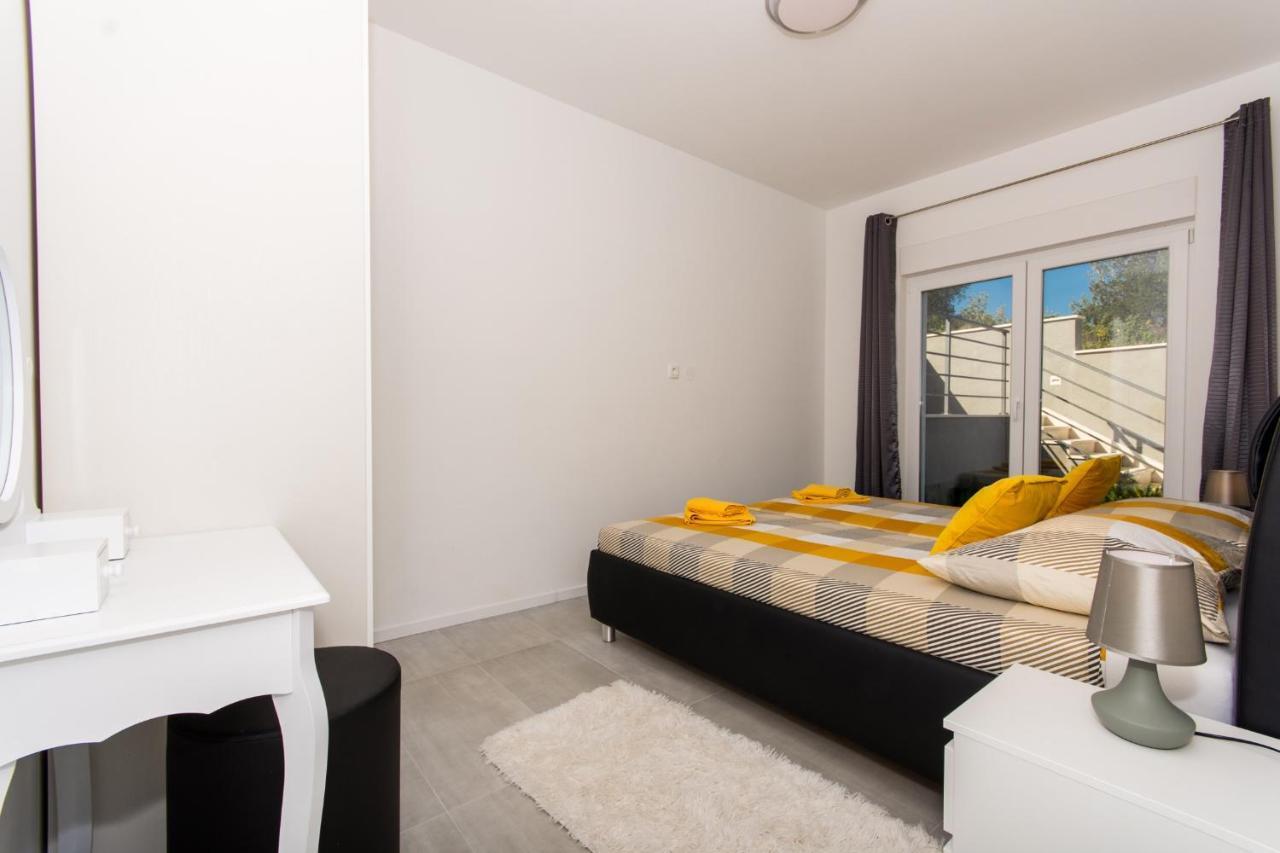 Apartment Julia Trogir Bagian luar foto